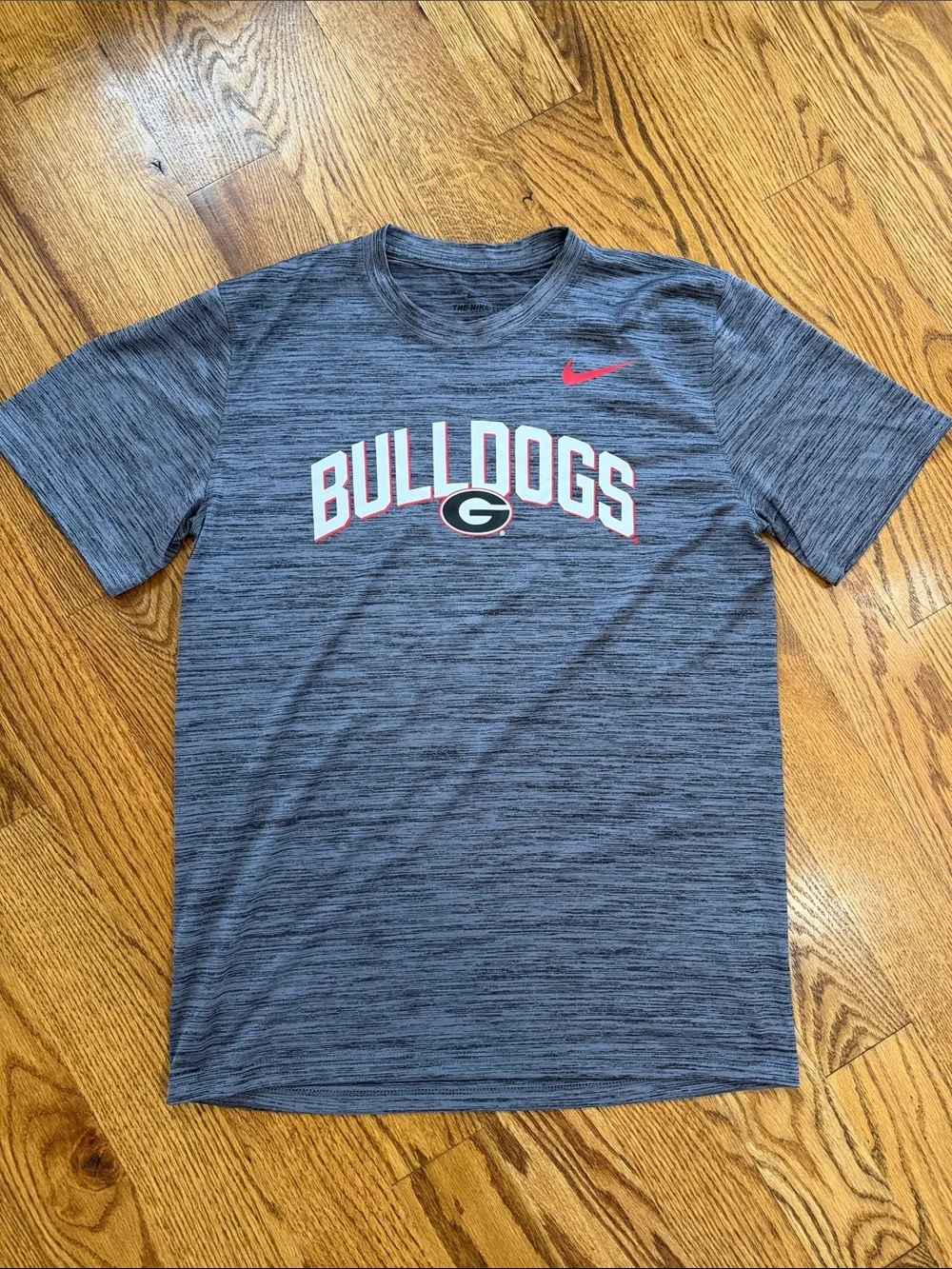Nike Georgia Bulldogs Dri-Fit Shrit. Size Medium. Like New Condition. UGA.